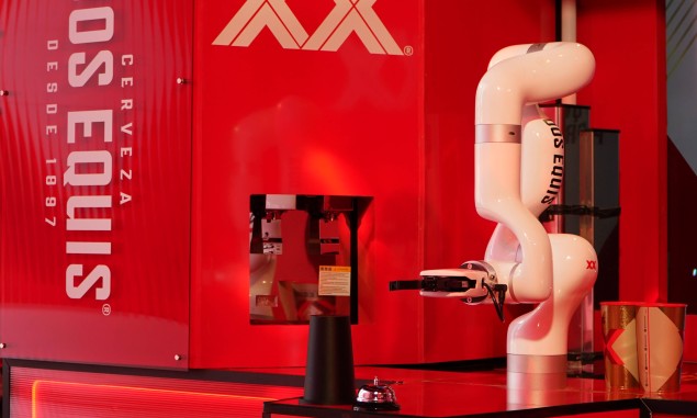 Dos Equis apuesta por la innovación en el festival Resuena con una barra robótica y signature drinks creados especialmente para festivales