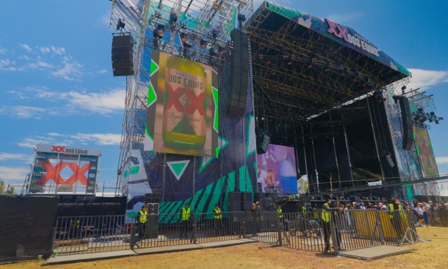 Misteriosa bóveda de Dos Equis aparece en festival y despierta la curiosidad de los asistentes